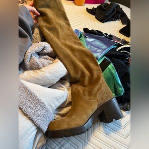 Steve Madden size 8.5 Suede Boots